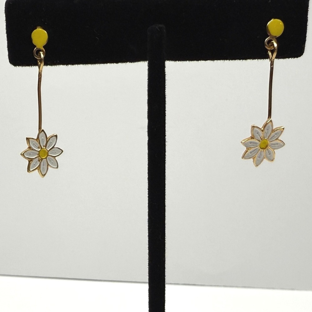 Daisy Flower Dangle Drop Earrings Gold Tone White Yellow Dainty Jewelry 1 in